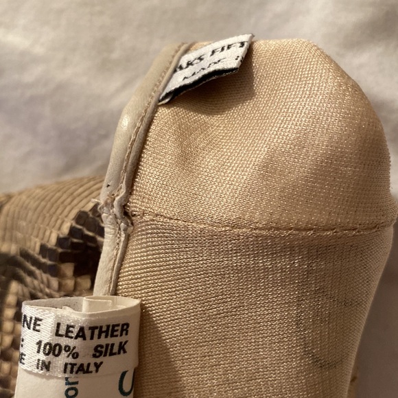 NEW SAKS FIFTH AVENUE genuine leather GLOVES w/silk lining sz 7 ITALY - Picture 9 of 10